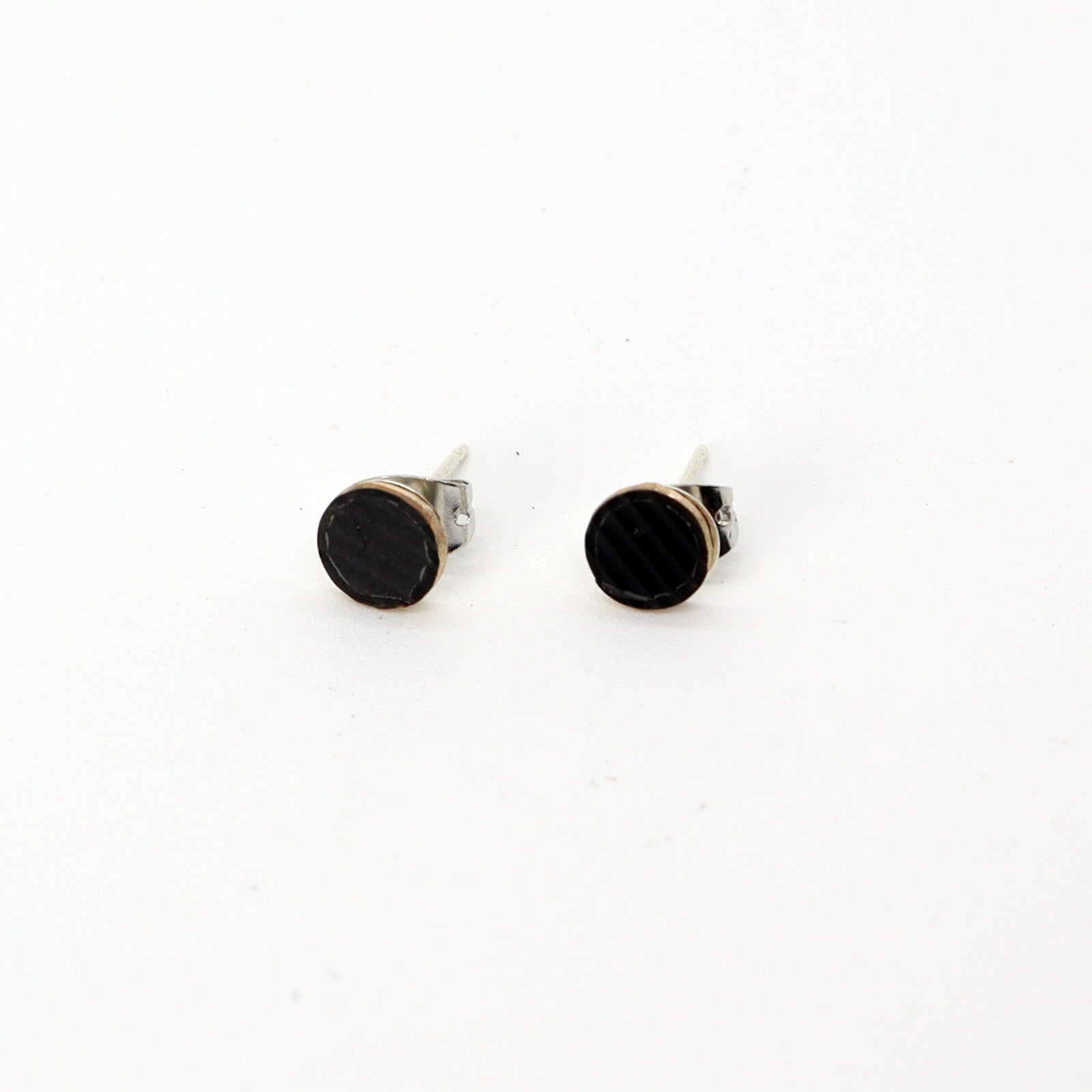 KIKKO 吉光窯 Broken Studs Round kikko 吉光窯 Broken Studs Authentic M size